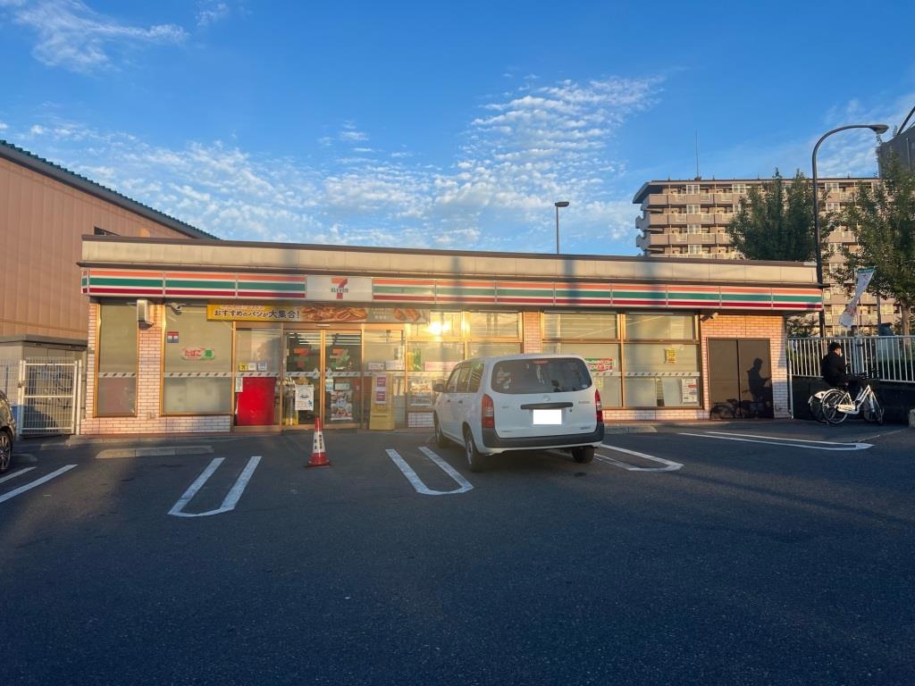 コンビニ　セブンイレブン 足立花畑8丁目店（コンビニ）まで628m