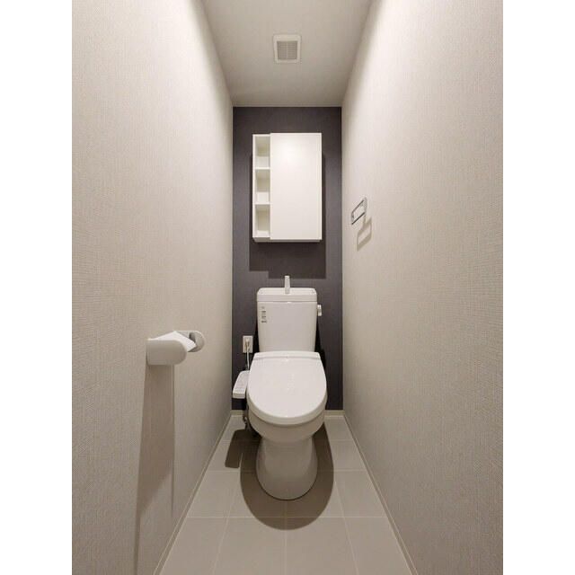 トイレ　落ち着いた色調のトイレです