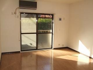 居室・リビング　別号室参考写真