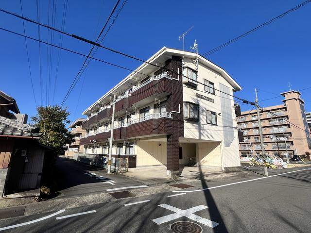 建物外観　買い物便利な立地