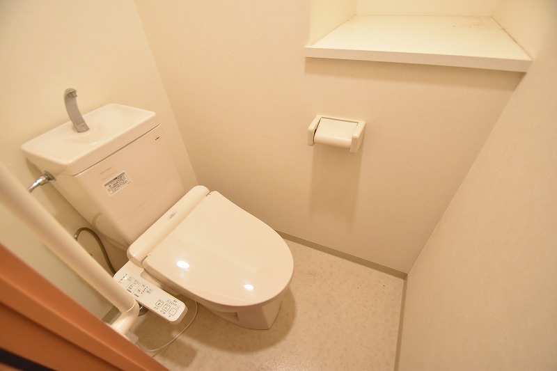 トイレ　温水暖房便座