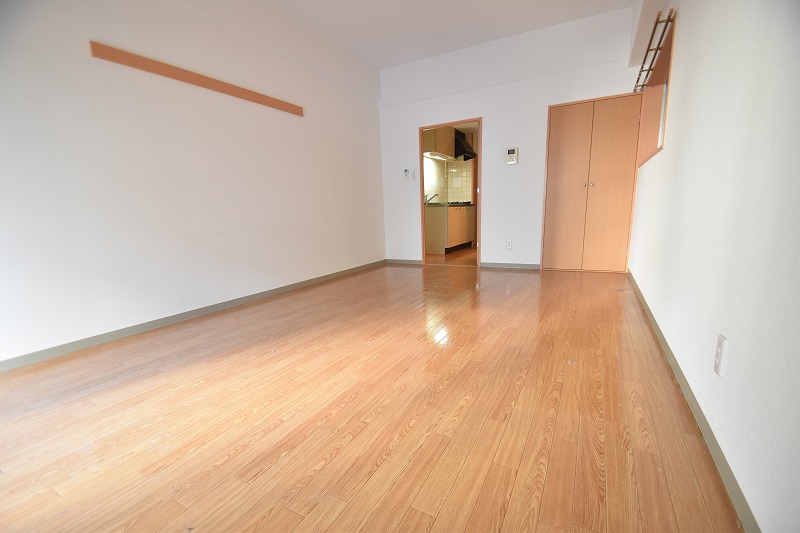 居室・リビング　広々室内　洋室10.5帖