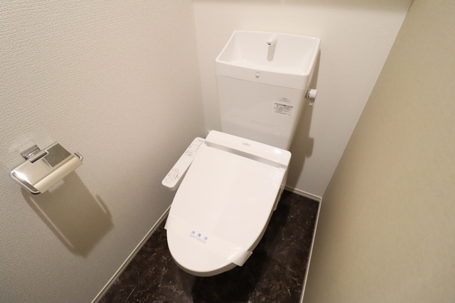 トイレ　温水洗浄暖房便座