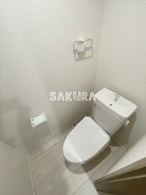 トイレ　落ち着いた色調のトイレです♪