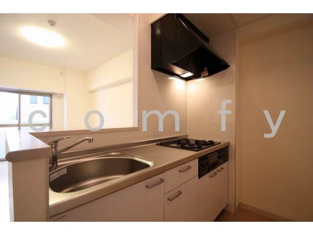 キッチン　ガス３口システムキッチン