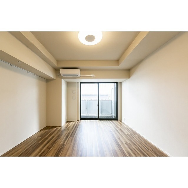 居室・リビング　※別部屋の参考写真です。