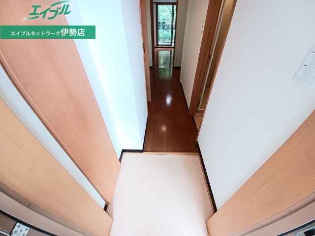 玄関　同一物件別部屋の写真です