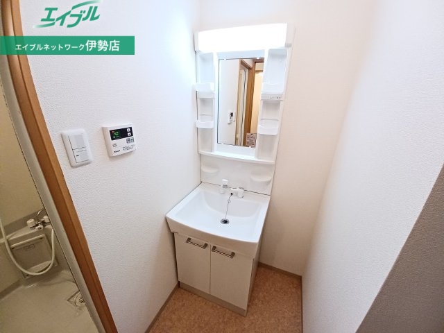 洗面設備　同一物件別部屋の写真です