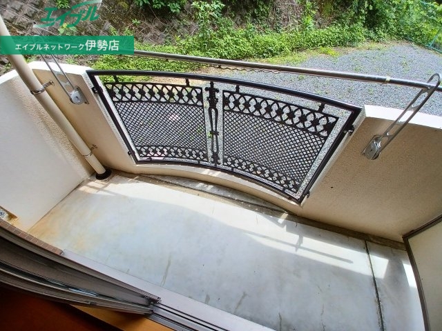 バルコニー　同一物件別部屋の写真です