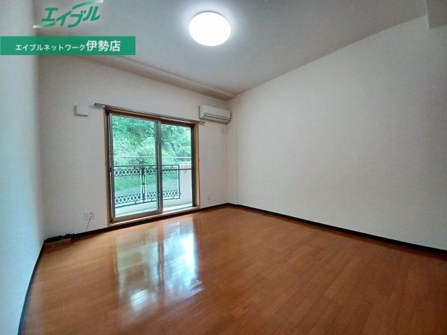 居室・リビング　同一物件別部屋の写真です