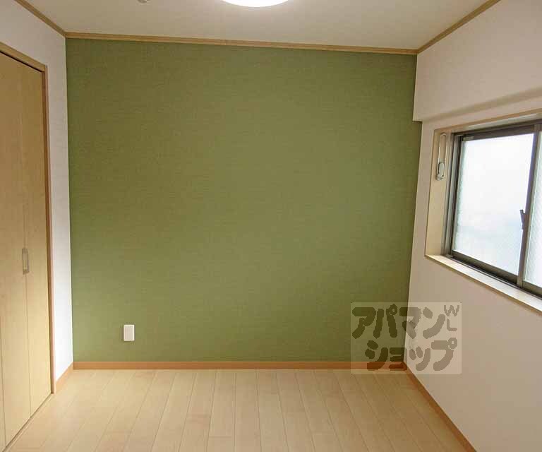 居室・リビング　壁紙のかわいいお部屋です