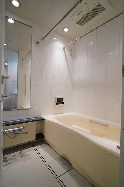 バス・シャワールーム　※別部屋の参考写真です。