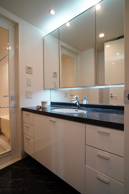 洗面設備　※別部屋の参考写真です。