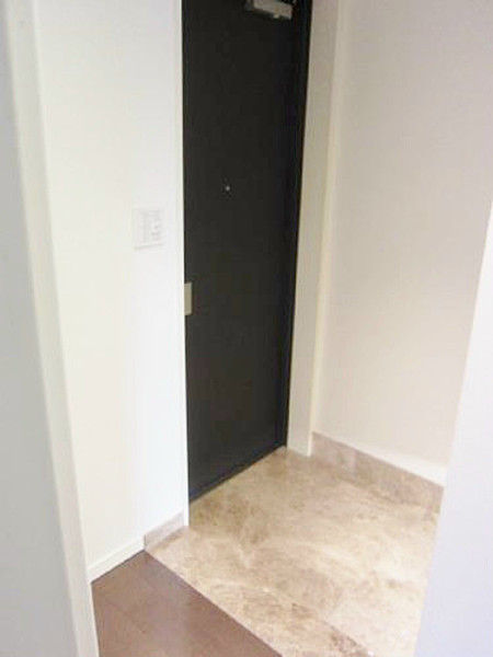 玄関　※別部屋の参考写真です。