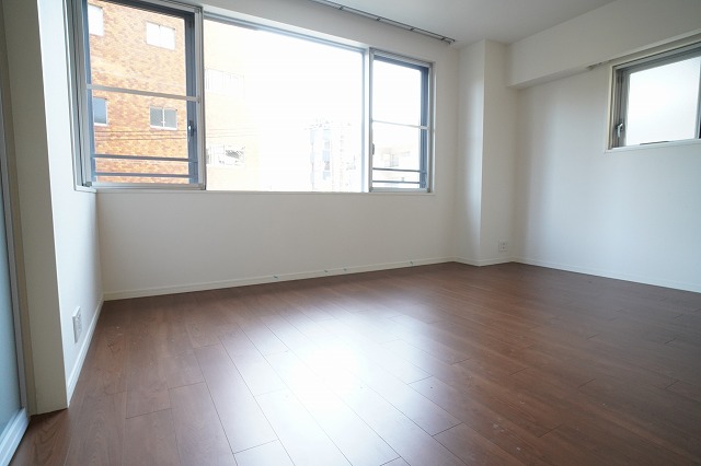 居室・リビング　※別部屋の参考写真です。