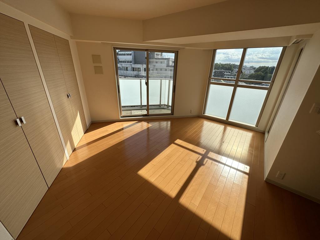 居室・リビング　同マンション別部屋