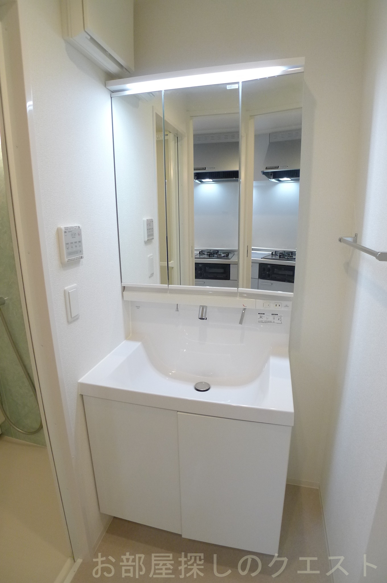 洗面設備　（写真は同タイプ反転）