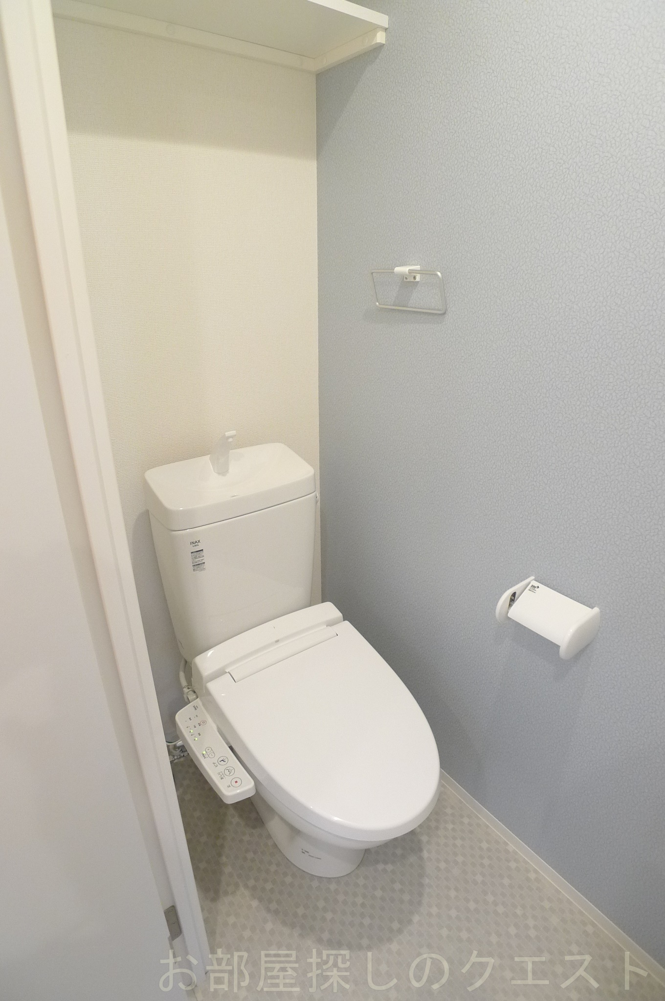 トイレ　（写真は同タイプ反転）