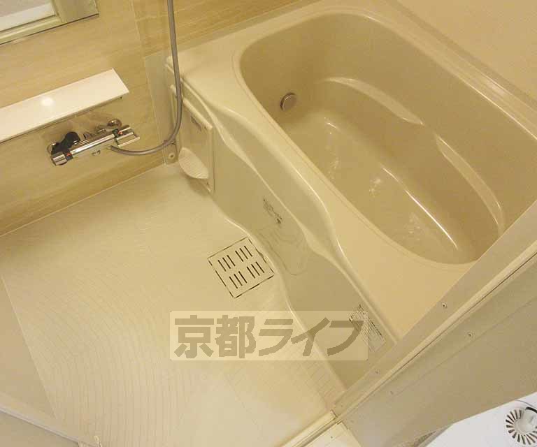 バス・シャワールーム　広めのお風呂です