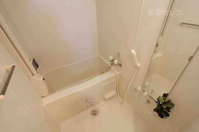 バス・シャワールーム　１５０５号室の写真です。