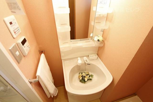 洗面設備　１５０５号室の写真です。