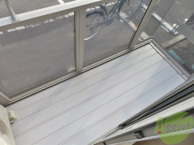 バルコニー　バルコニーは陽当たりが良く洗濯物も良く乾きますね