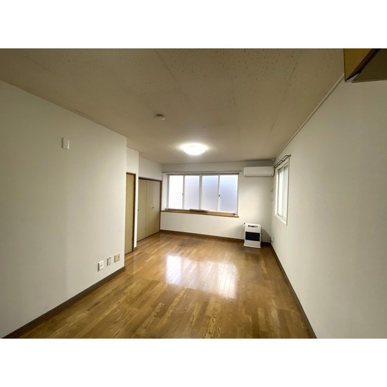 居室・リビング　居間