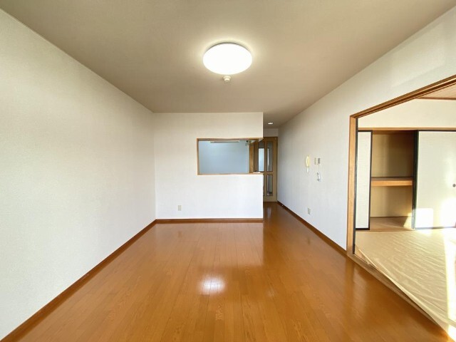 居室・リビング　同物件別部屋のお写真です。