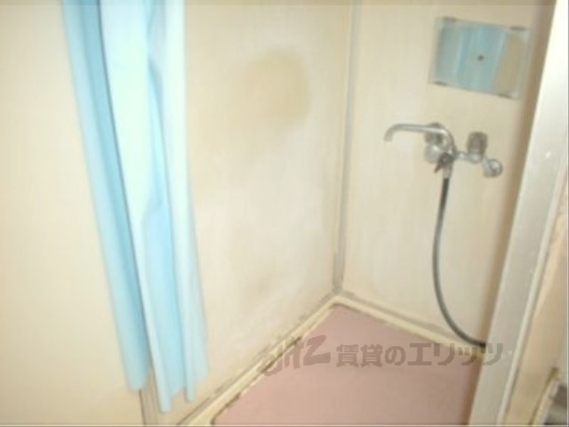 バス・シャワールーム　共同シャワー