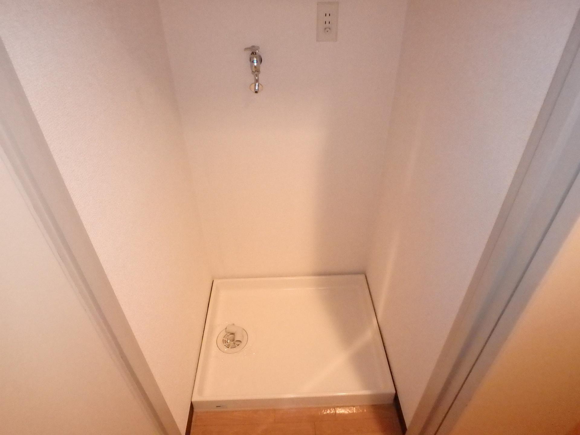 その他設備　扉付き室内洗濯機置場があります