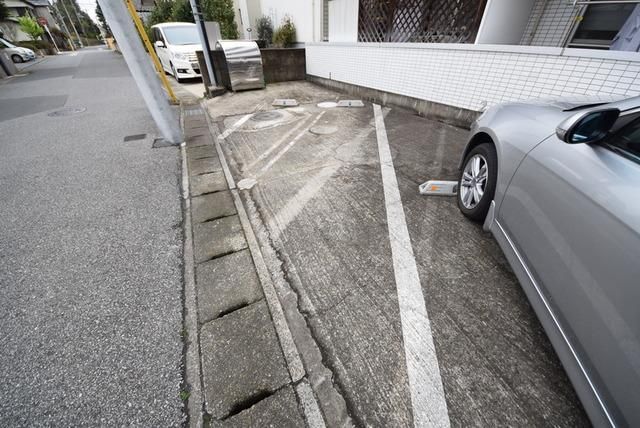 駐車場　敷地内駐車場