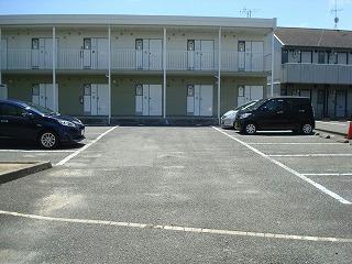 駐車場　駐車場は11台分ご用意しております。