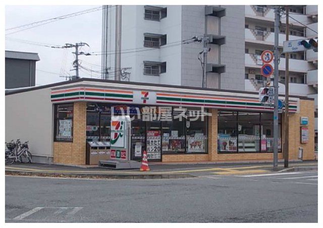 コンビニ　セブンイレブン 太宰府店（コンビニ）まで599m