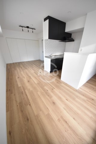 居室・リビング　靭公園ハウス（旧ラクメンビル）　リビング