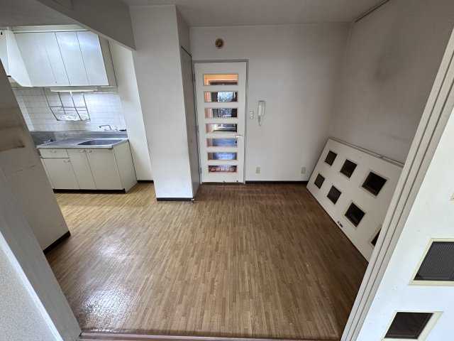 居室・リビング　※クリーニング前・クロス張替え予定