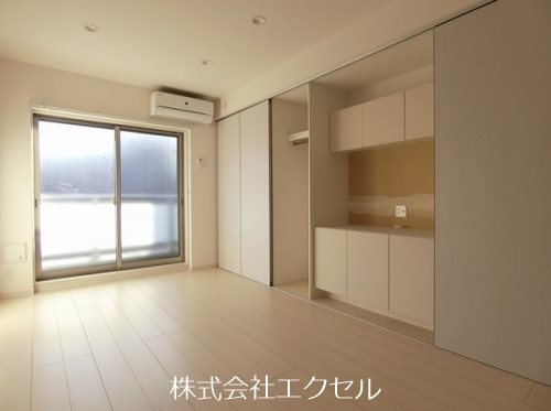 居室・リビング　白基調の明るいお部屋です。
