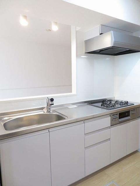 キッチン　コンロ付きカウンターキッチンです。