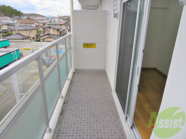 バルコニー　バルコニーは幅があり、広い印象を受けました。