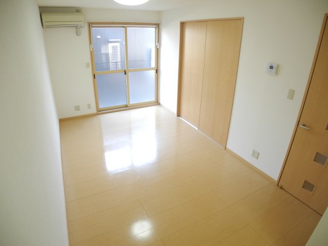 居室・リビング　※室内画像は別号室のもの