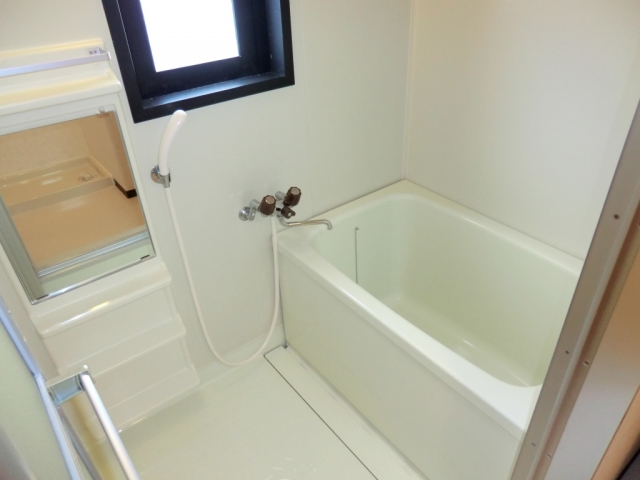 バス・シャワールーム　浴室に窓有り！換気◎