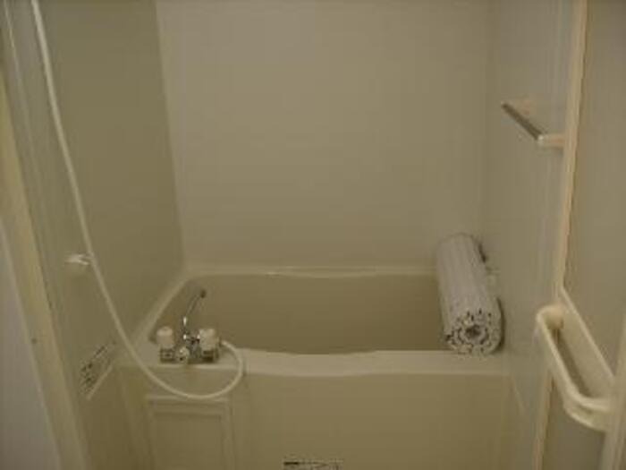 バス・シャワールーム　ゆったり入れるお風呂です。