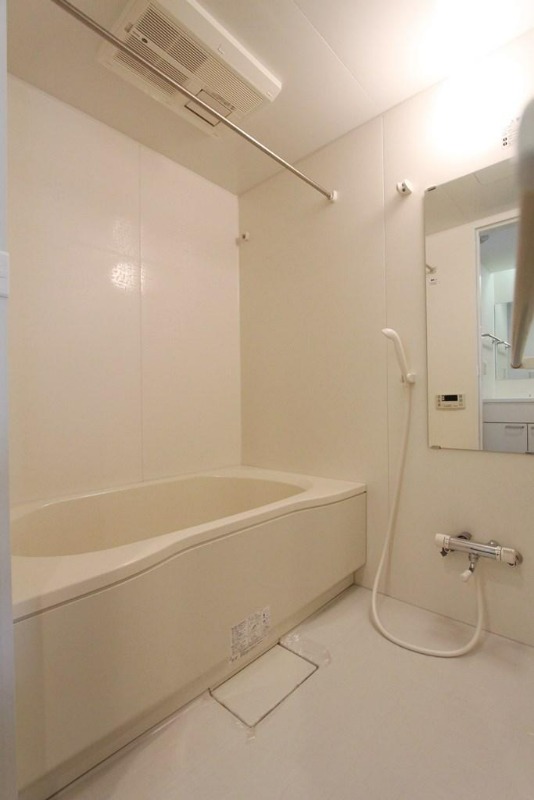 バス・シャワールーム　浴室乾燥機・追い炊き機能付き♪※同タイプの室内参照