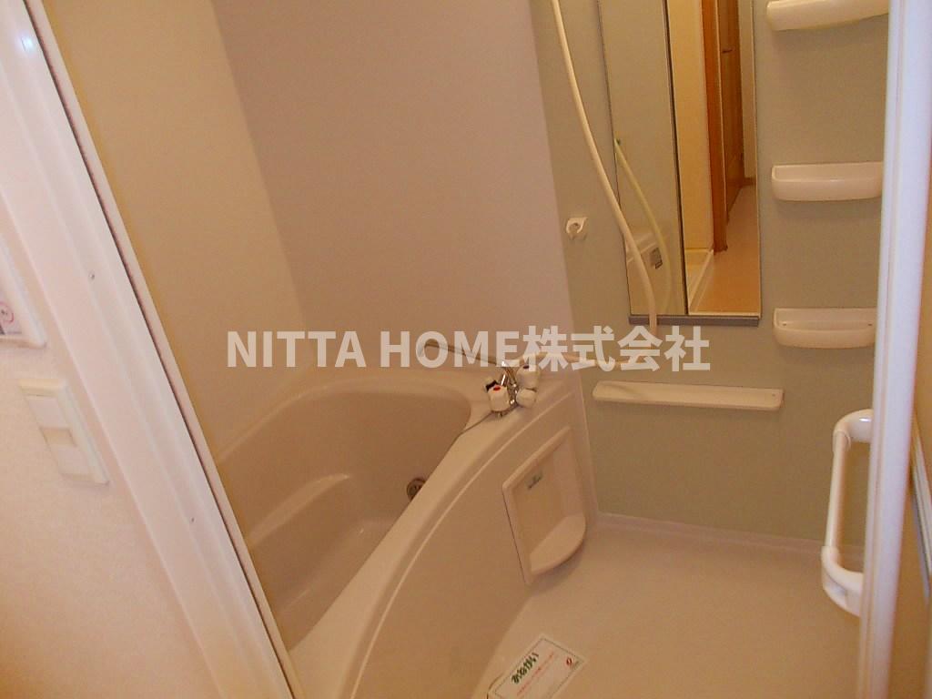 バス・シャワールーム　追い焚きや浴室乾燥などの機能がついている浴室です(#^^#)