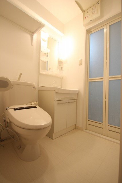 バス・シャワールーム　同物件別号室のものです。