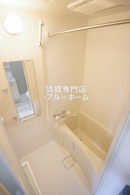 バス・シャワールーム　浴室乾燥機付きのお風呂！