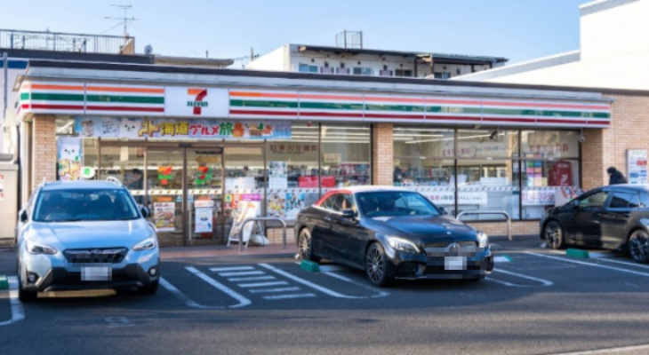 コンビニ　セブンイレブン 八王子万町店（コンビニ）まで110m