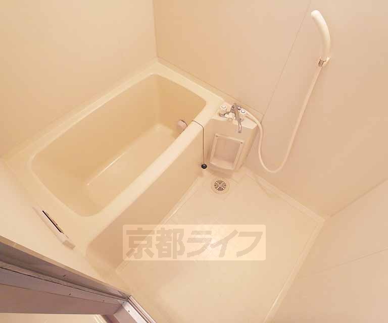 バス・シャワールーム　追い焚き機能付きの浴室です。