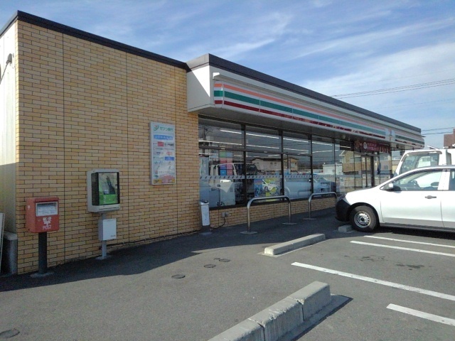 コンビニ　セブンイレブン韮崎竜岡店（コンビニ）まで684m