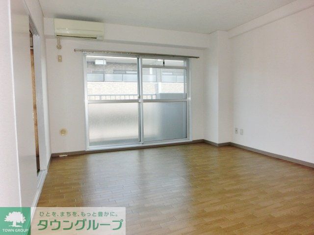 居室・リビング　明るい居室