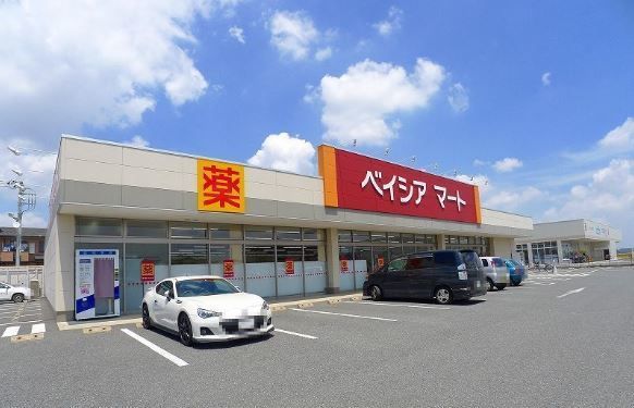 スーパー　ベイシアマート太田富沢店（スーパー）まで700m